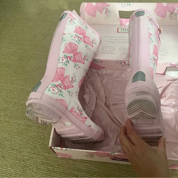 Love shack fancy collab x Hunter rainboots - sz 5 big kids - Picture 8 of 15